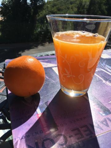 wie kommt der Saft ins Glas